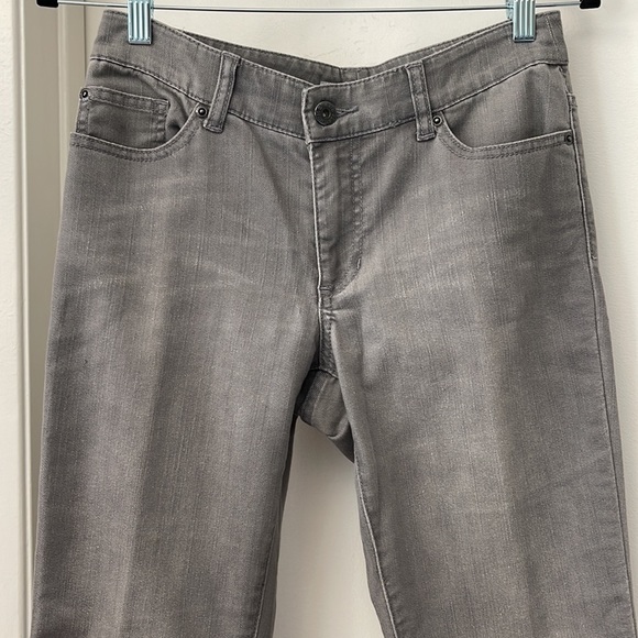 Euc Ladies Chico’s Platinum Slim Leg Denim Jeans. - Picture 2 of 6